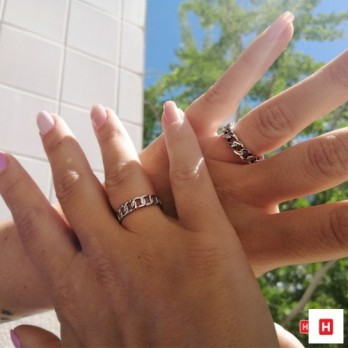 Anel Hassu Woman Chain